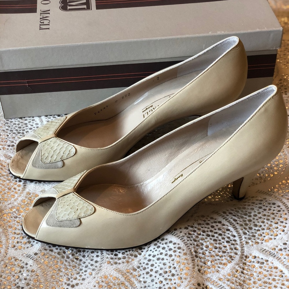 Bruno Magali bone color heel